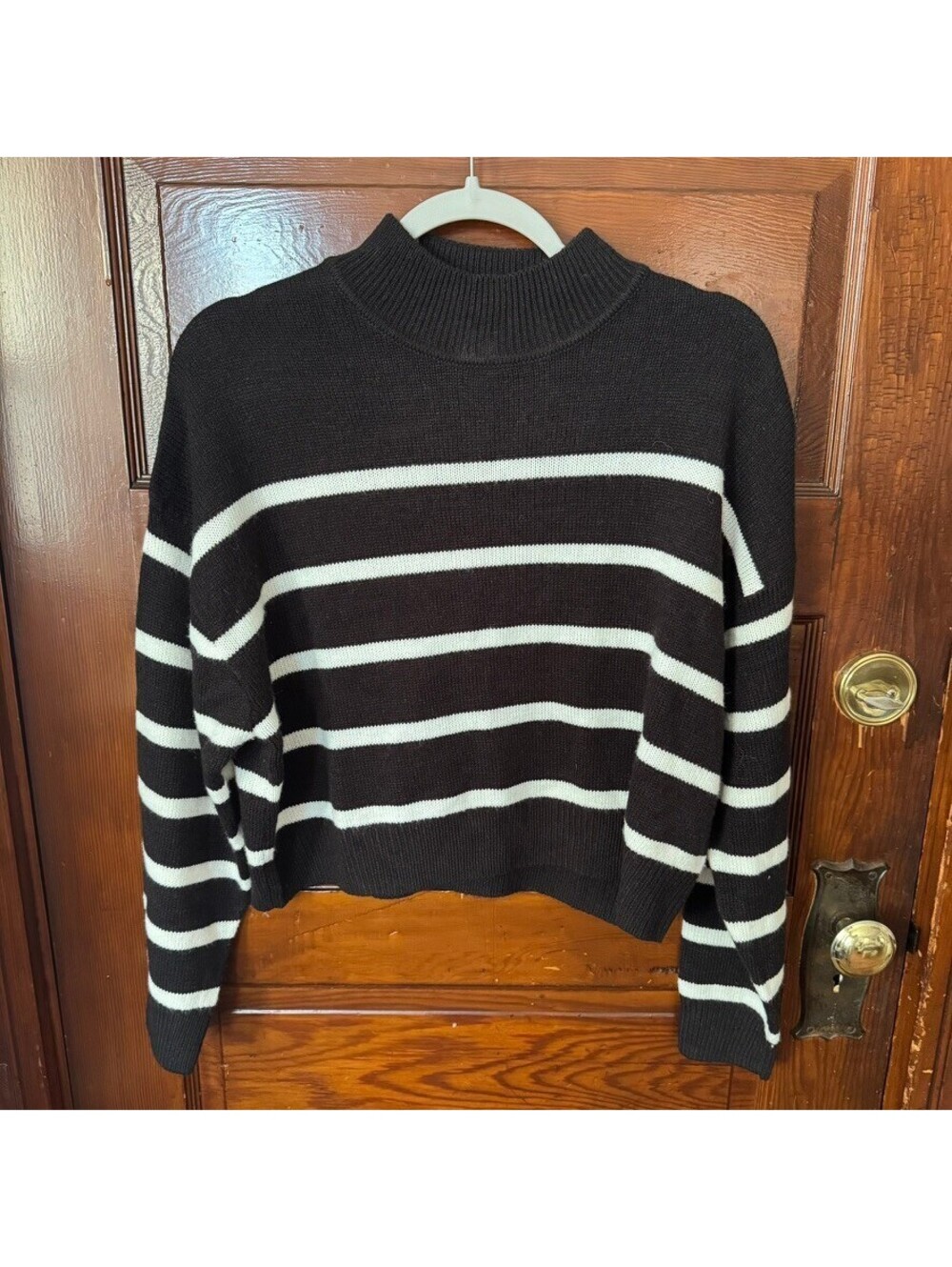 H&M Preppy Black & White Striped Cropped Knit Mock Neck Sweater Size M